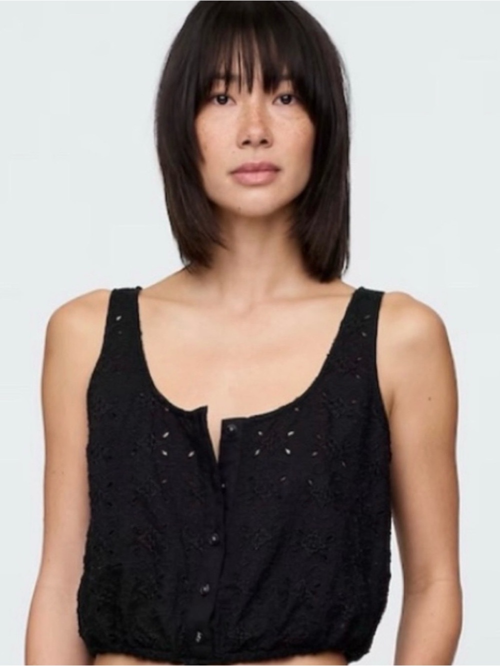 GAP Black Eyelet Button-Front Cropped Tank Top - Women